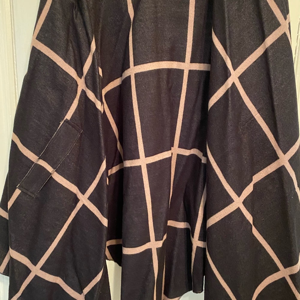 Reversible wrap. - Picture 2 of 5